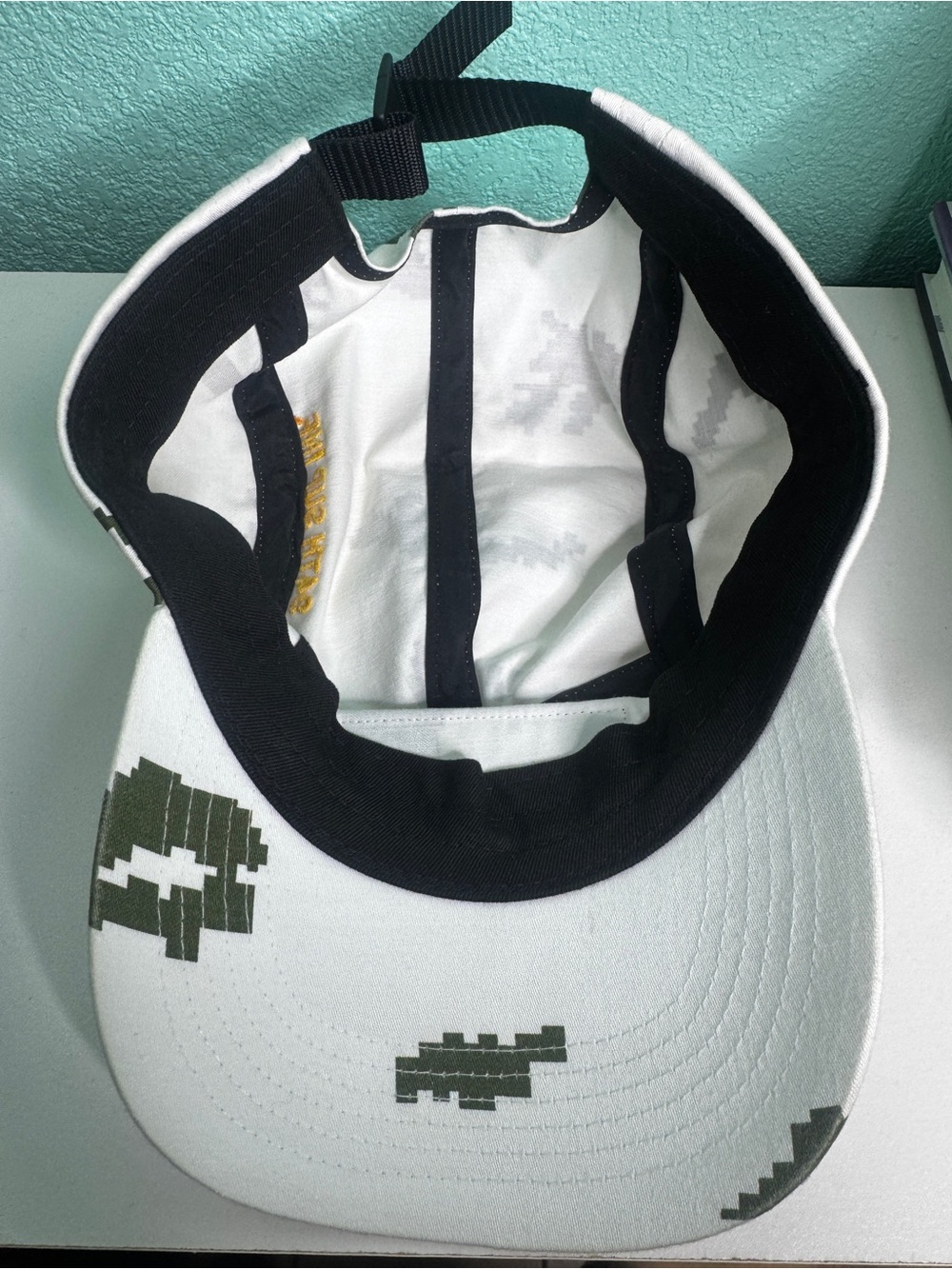Supreme Military Camp Cap Red Box Logo White Pixel Camo Cap - Picture 4 of 5